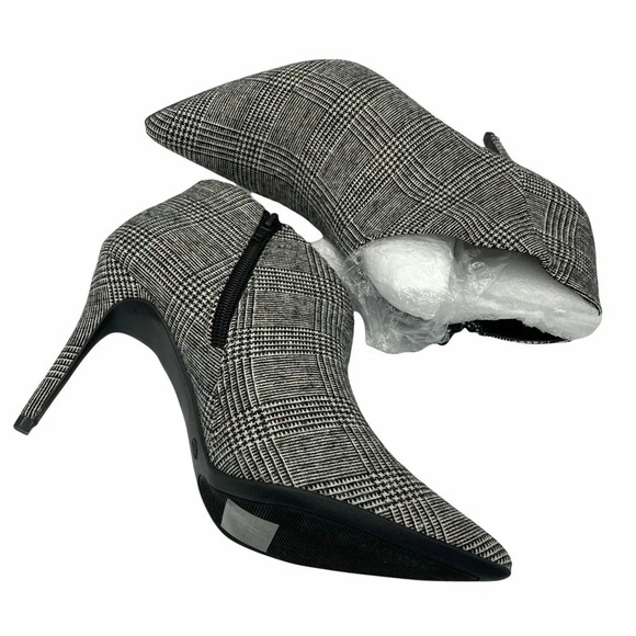 Journee Collection Demmi Plaid Bootie Sz: 8.5 - Picture 6 of 7